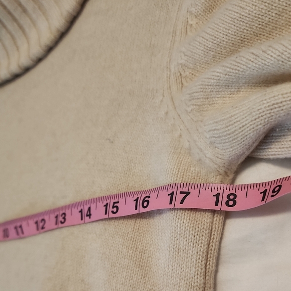 Cashmere Vintage Cream Cowl Neck Sweater with Ribbed Detailing - Picture 6 of 7